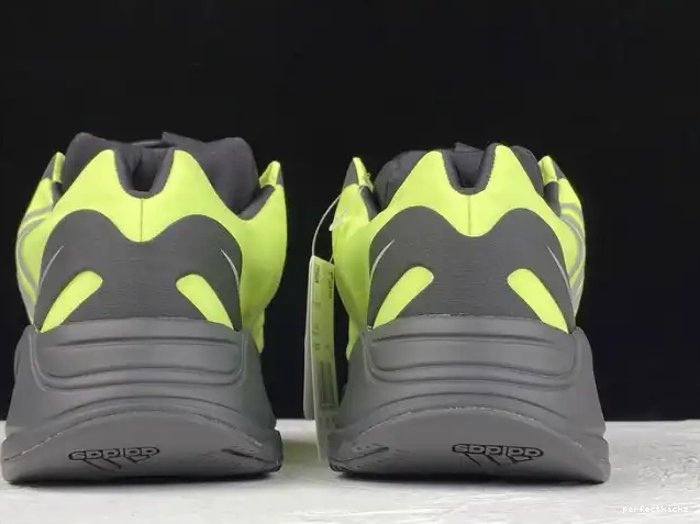 MNVN Boost Yeezy Adidas FY3727 Phosphor 700 0530